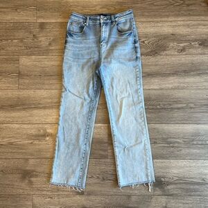 Karen Kane Women’s Crop Capri Light Wash Blue Denim Jeans Size 10 Fray Hem